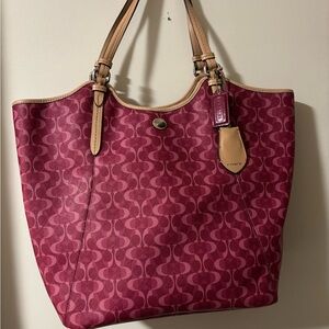 558A. Coach rose pink Peyton dreams Tote Bag